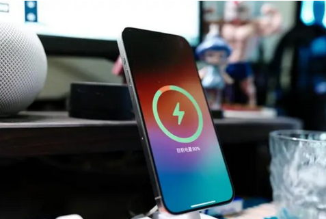 港闸苹果15换屏服务分享用什么充电器给iPhone15充电更好 